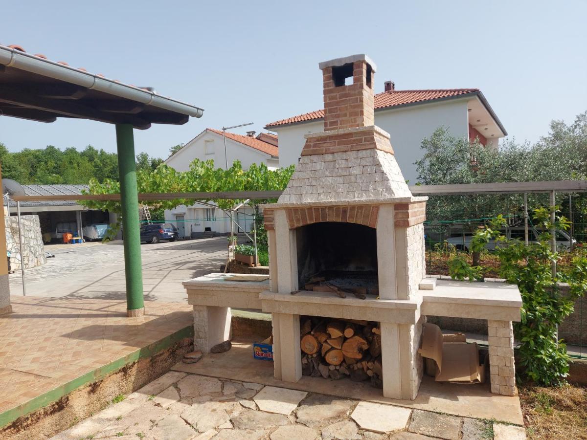 Vila Paula Malinska Exterior foto